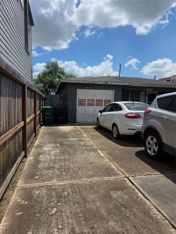 2306 Reinerman Street, Houston, TX 77007