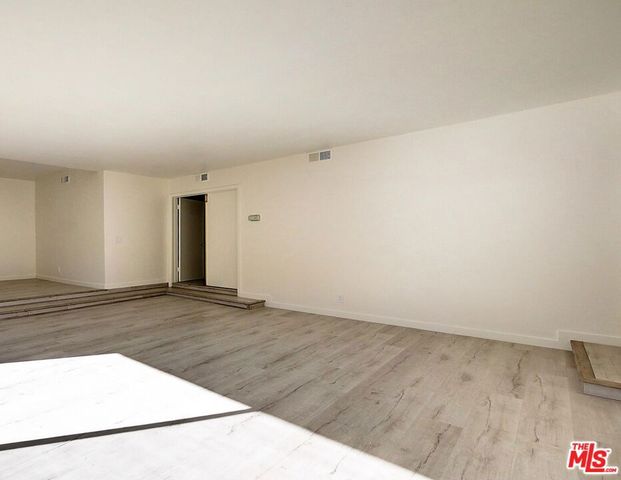 324 S Elm Drive 102, Beverly Hills, CA 90212