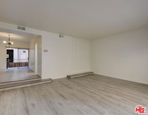 324 S Elm Drive 102, Beverly Hills, CA 90212