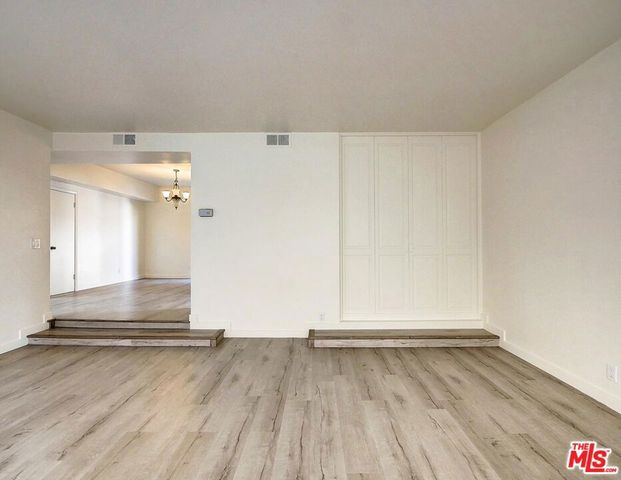 324 S Elm Drive 102, Beverly Hills, CA 90212