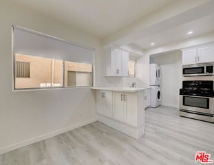 324 S Elm Drive 102, Beverly Hills, CA 90212