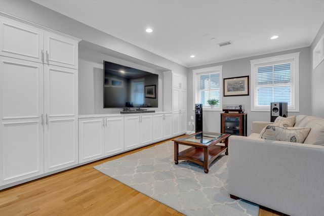 26 Yarmouth St 1, Boston, MA 02116