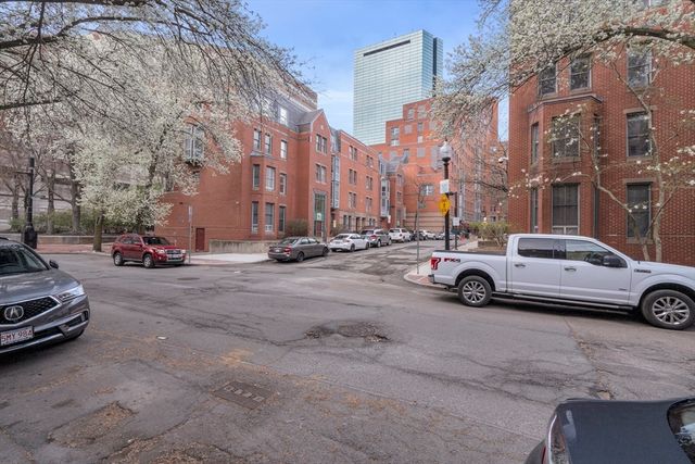 26 Yarmouth St 1, Boston, MA 02116