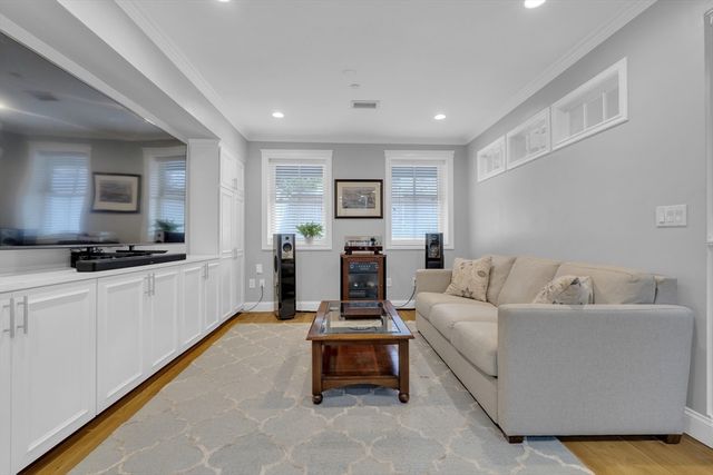 26 Yarmouth St 1, Boston, MA 02116