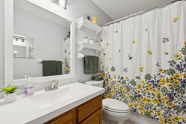 3310 Urbandale Lane N, Plymouth, MN 55447