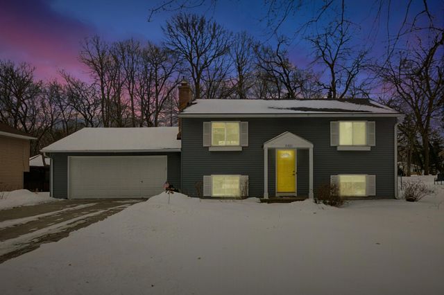 3310 Urbandale Lane N, Plymouth, MN 55447