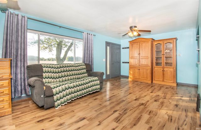 2106 Wayne Center Road, Kendallville, IN 46755