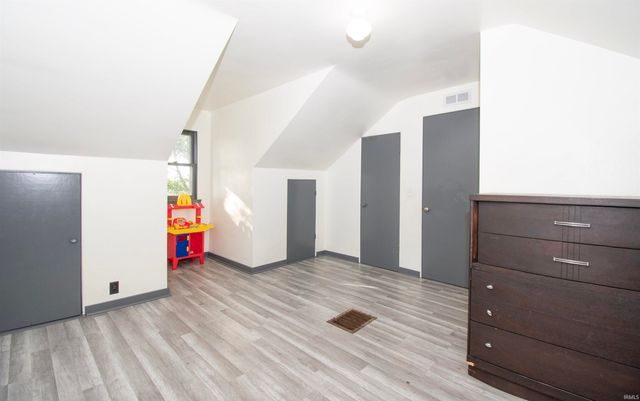 2106 Wayne Center Road, Kendallville, IN 46755