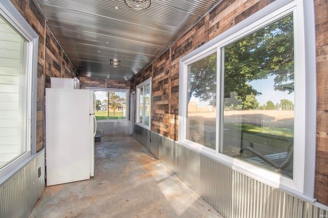 2106 Wayne Center Road, Kendallville, IN 46755