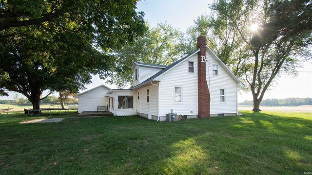 2106 Wayne Center Road, Kendallville, IN 46755