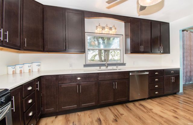 2106 Wayne Center Road, Kendallville, IN 46755