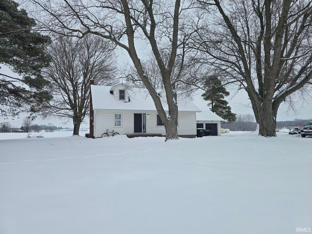 2106 Wayne Center Road, Kendallville, IN 46755