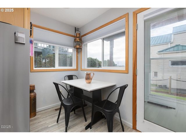 3461 Nw LEE Ave, Lincoln City, OR 97367