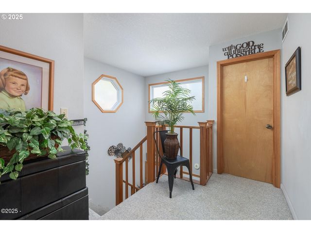 3461 Nw LEE Ave, Lincoln City, OR 97367