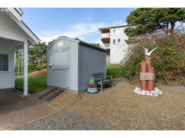 3461 Nw LEE Ave, Lincoln City, OR 97367