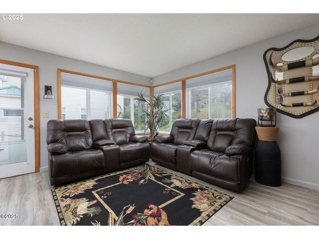 3461 Nw LEE Ave, Lincoln City, OR 97367