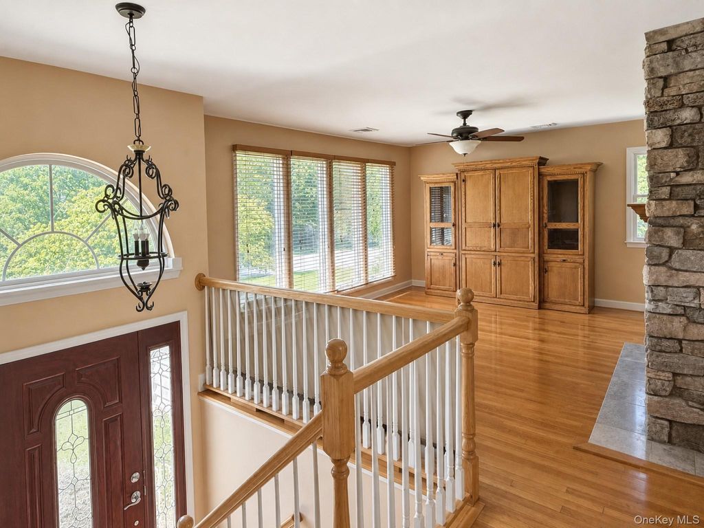 5 Cherrywood Drive, East Northport, NY 11731 — photo 2
