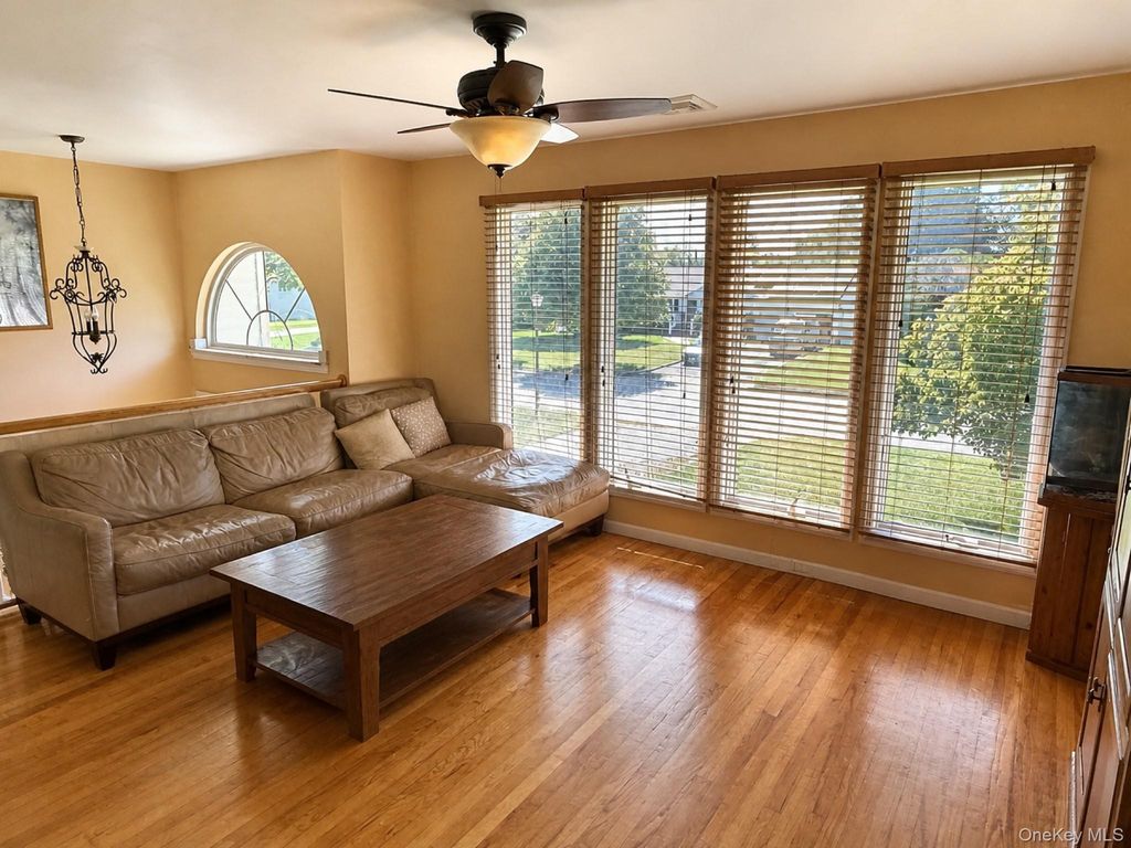 5 Cherrywood Drive, East Northport, NY 11731 — photo 3