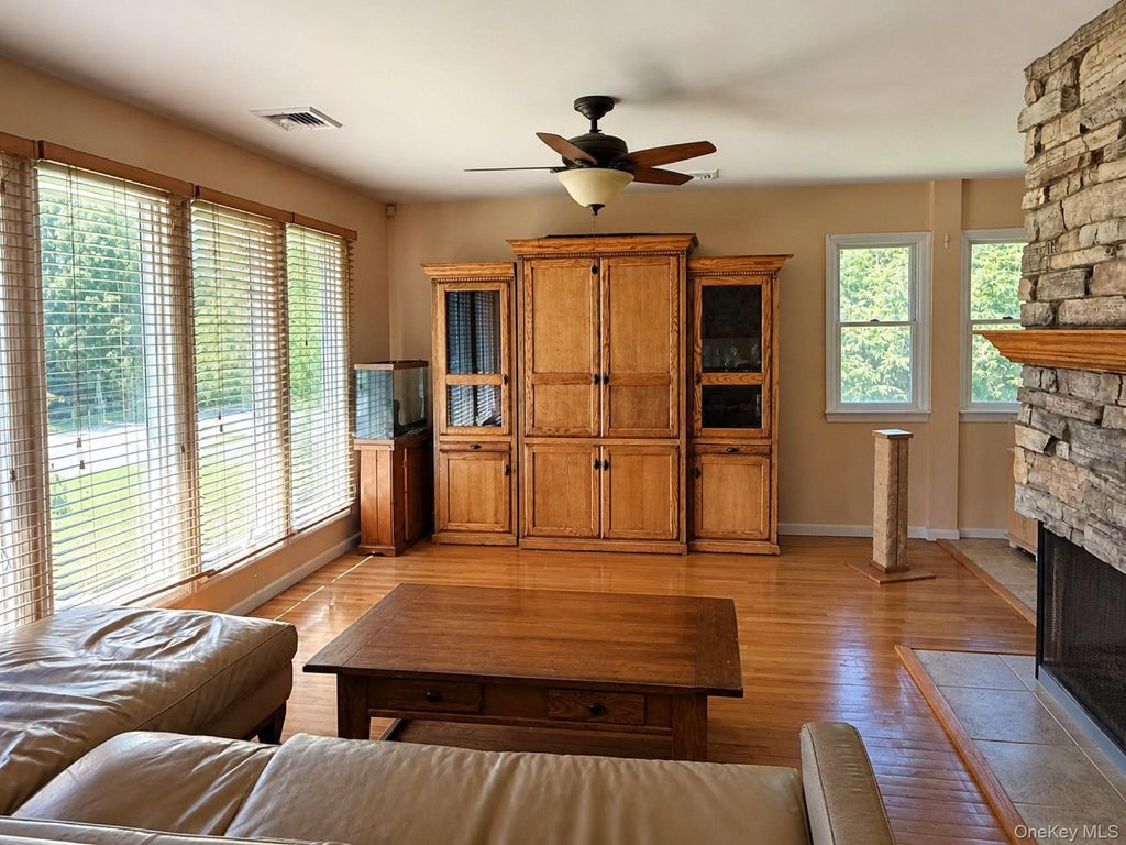 5 Cherrywood Drive, East Northport, NY 11731 — photo 4