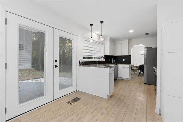 700 Cedar Knoll Drive, Roswell, GA 30076