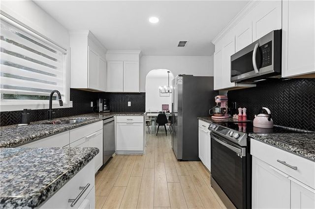 700 Cedar Knoll Drive, Roswell, GA 30076