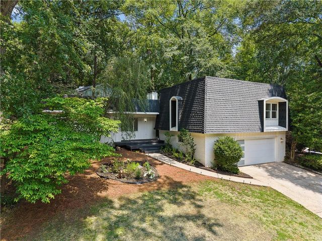 700 Cedar Knoll Drive, Roswell, GA 30076