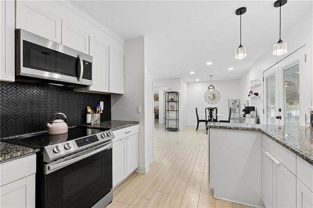 700 Cedar Knoll Drive, Roswell, GA 30076