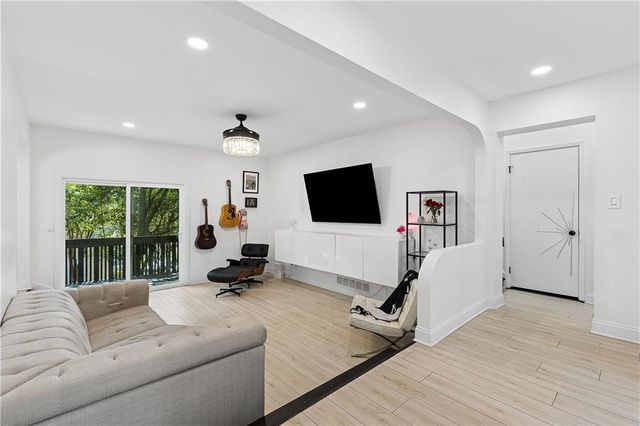 700 Cedar Knoll Drive, Roswell, GA 30076