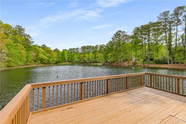 700 Cedar Knoll Drive, Roswell, GA 30076