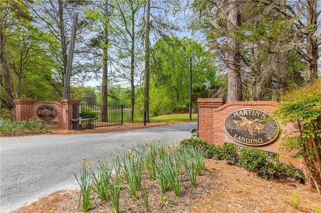 700 Cedar Knoll Drive, Roswell, GA 30076