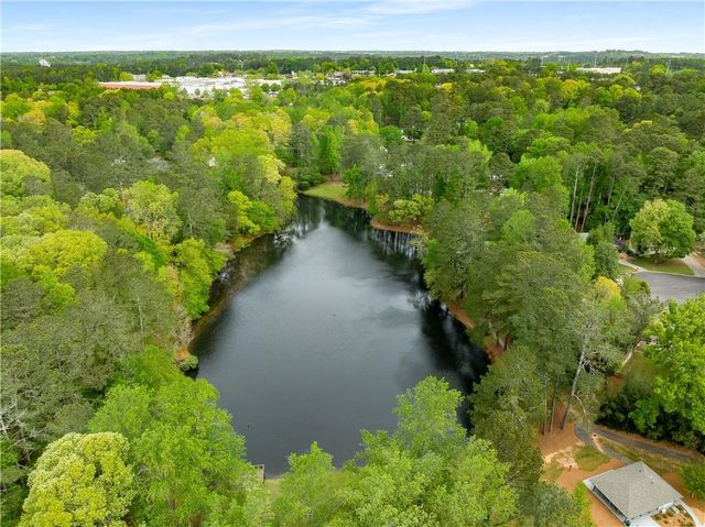 700 Cedar Knoll Drive, Roswell, GA 30076