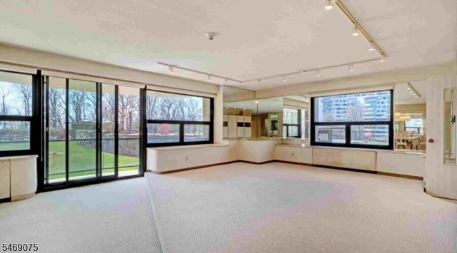 2 Claridge Dr. 1LE 1LE, Verona Twp., NJ 07044
