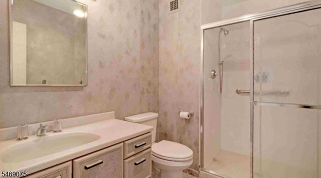 2 Claridge Dr. 1LE 1LE, Verona Twp., NJ 07044
