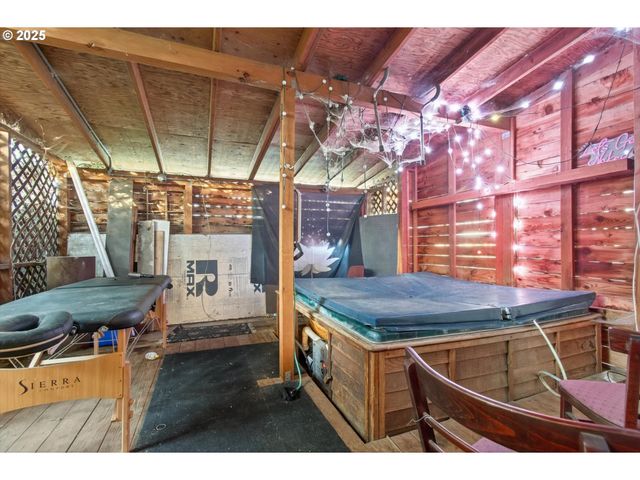 50316 COLUMBIA RIVER Hwy, Scappoose, OR 97056