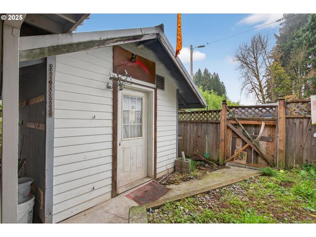 50316 COLUMBIA RIVER Hwy, Scappoose, OR 97056