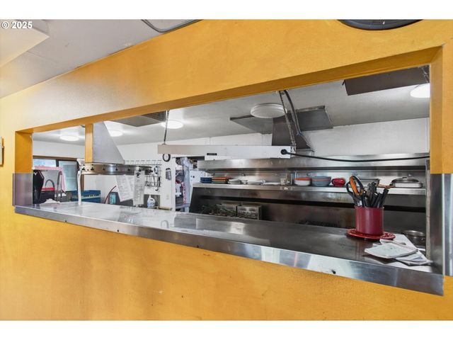 50316 COLUMBIA RIVER Hwy, Scappoose, OR 97056