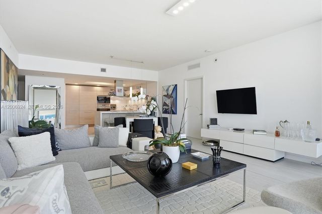 17301 Biscayne Boulevard 1905, North Miami Beach, FL 33160