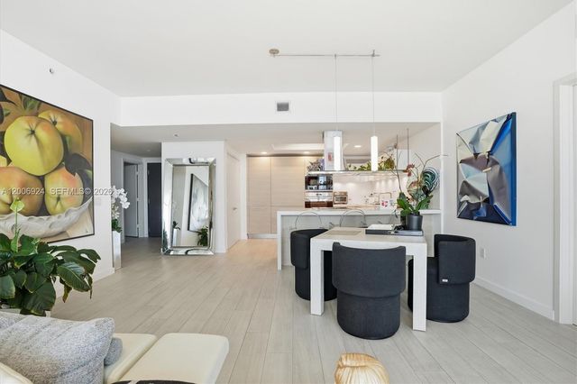 17301 Biscayne Boulevard 1905, North Miami Beach, FL 33160