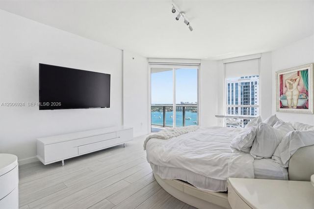 17301 Biscayne Boulevard 1905, North Miami Beach, FL 33160