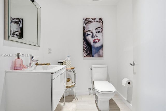 17301 Biscayne Boulevard 1905, North Miami Beach, FL 33160