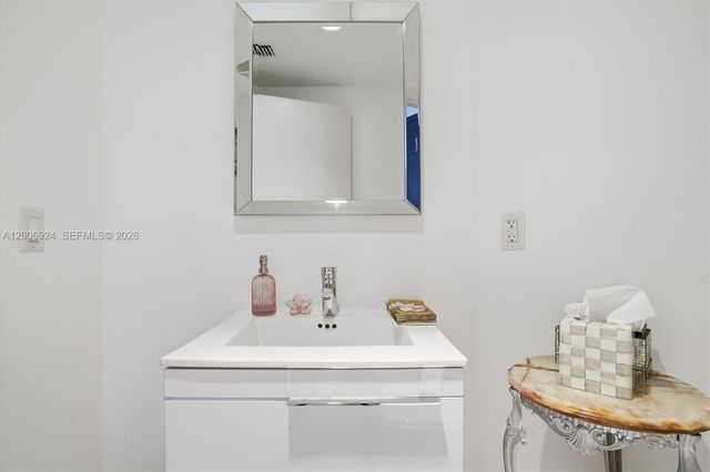 17301 Biscayne Boulevard 1905, North Miami Beach, FL 33160