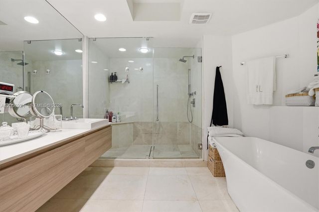17301 Biscayne Boulevard 1905, North Miami Beach, FL 33160