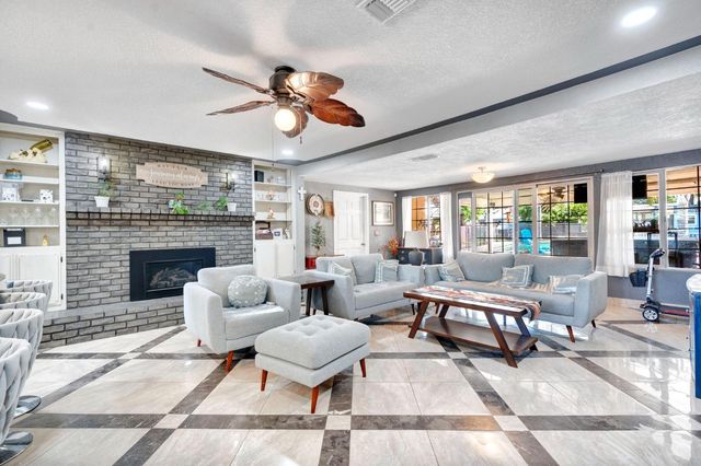 1758 Barstow Avenue, Clovis, CA 93611