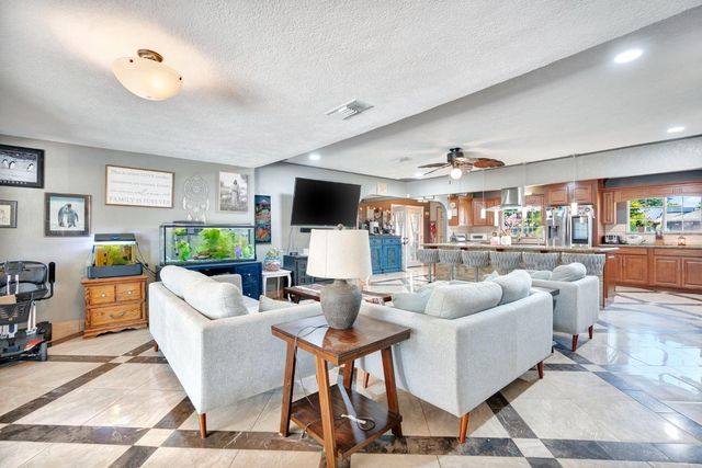 1758 Barstow Avenue, Clovis, CA 93611