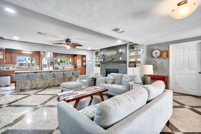 1758 Barstow Avenue, Clovis, CA 93611