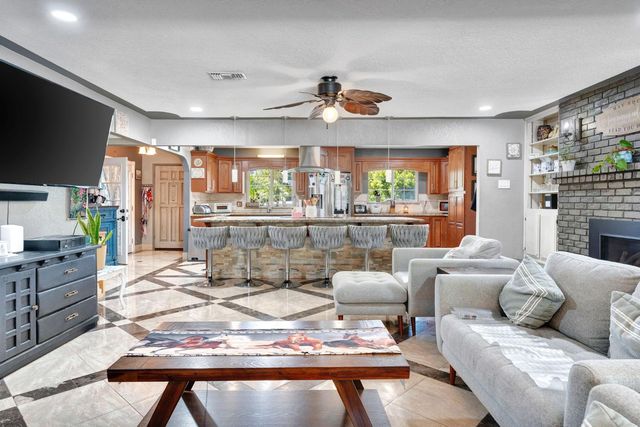 1758 Barstow Avenue, Clovis, CA 93611