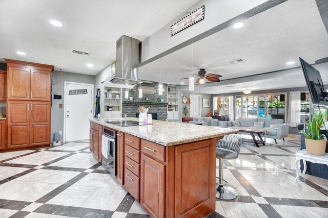 1758 Barstow Avenue, Clovis, CA 93611
