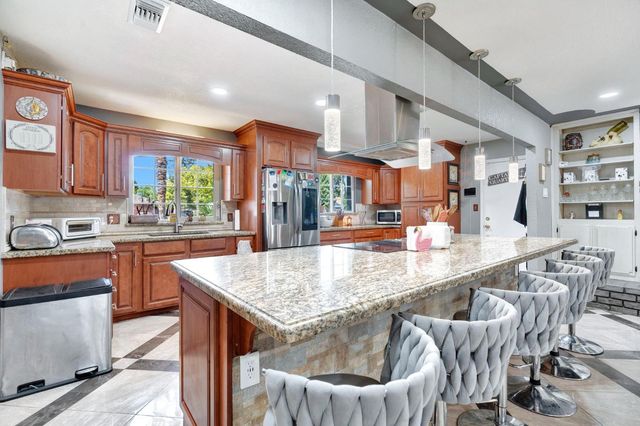 1758 Barstow Avenue, Clovis, CA 93611
