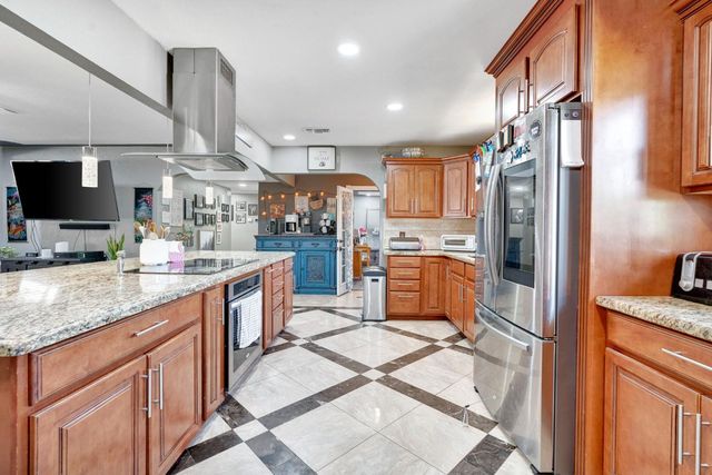 1758 Barstow Avenue, Clovis, CA 93611