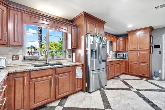 1758 Barstow Avenue, Clovis, CA 93611
